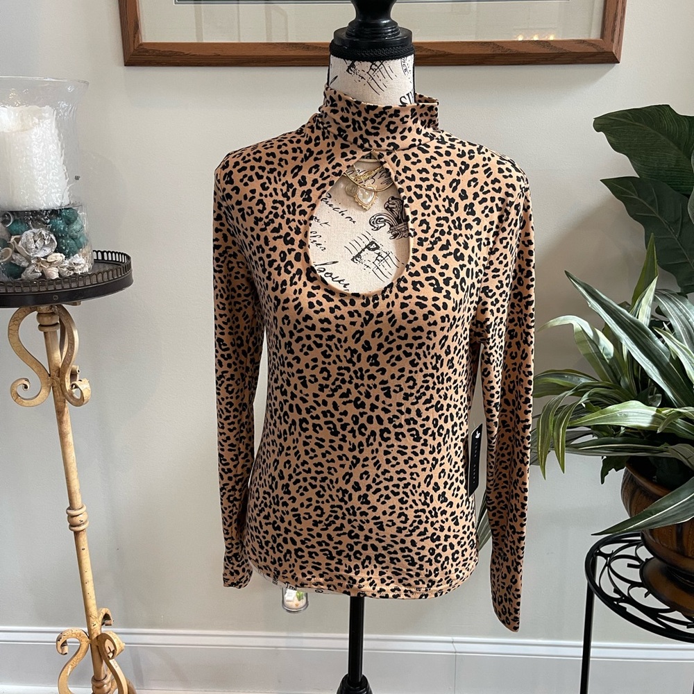 Faded Rose NWT Medium Black/Brown animal print top with keyhole opening